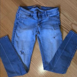 Hollister Size 3S/W26/L29 Light Wash Skinny Jeans